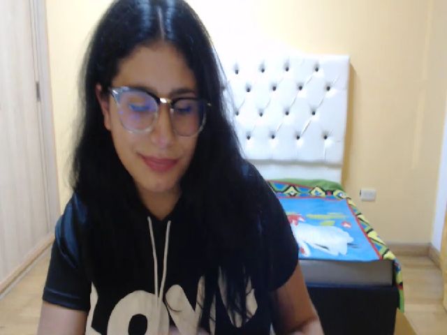 Live sex webcam photo for Aishafoxxx #252675828