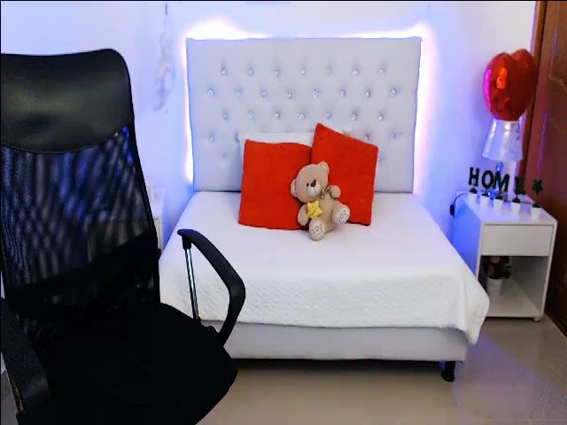 Live sex webcam photo for Antonella_lpz #255430431