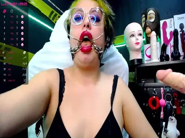 Live sex webcam photo for Rubi_slave #261233628