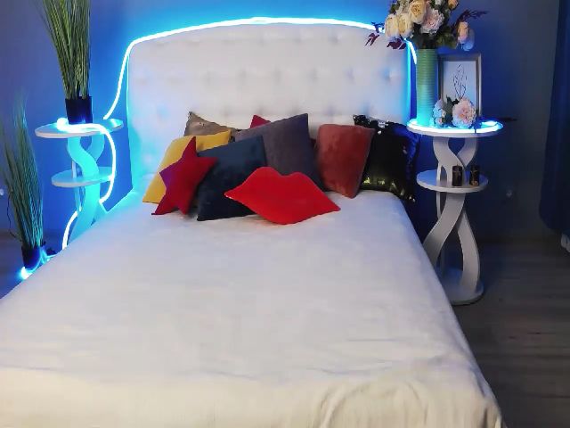 Live sex webcam photo for VictoriaJamy #264402017