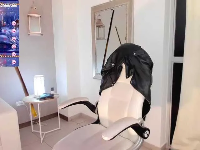 Live sex webcam photo for NiaCollins #240939052