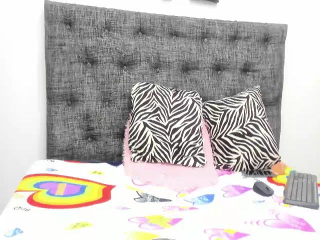 Live sex webcam photo for evasquirt_ #254210647