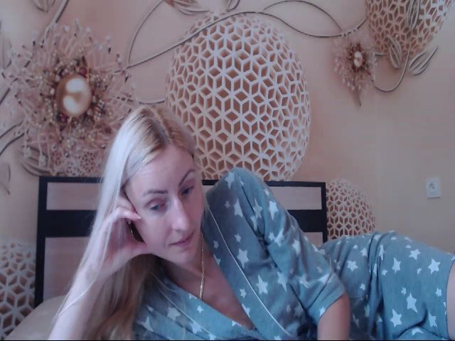 Live sex webcam photo for MeltingJulia #258572733