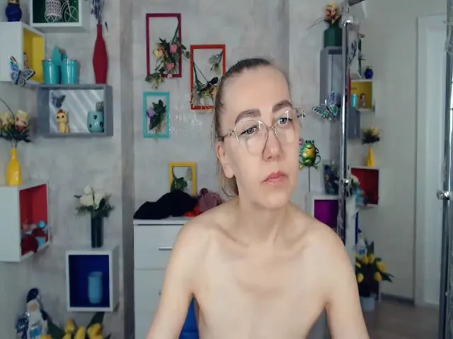 Live sex webcam photo for Greybunny #261260650