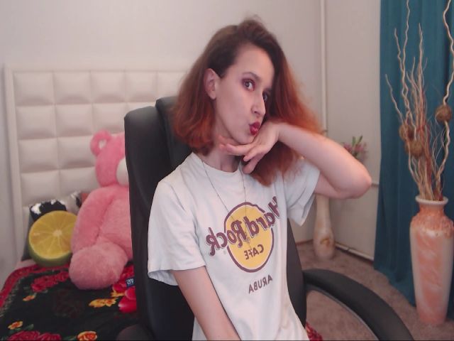 Live sex webcam photo for IrisNichols #254595591