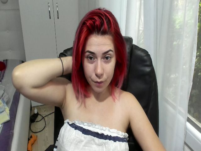 Live sex webcam photo for Gennyee #260410397