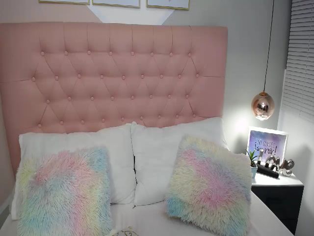 Live sex webcam photo for ema_zz #256142470