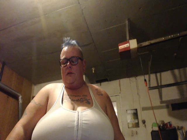 Live sex webcam photo for PunkChick420 #255562478