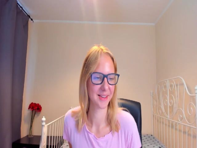 Live sex webcam photo for O1iv1a #255119103