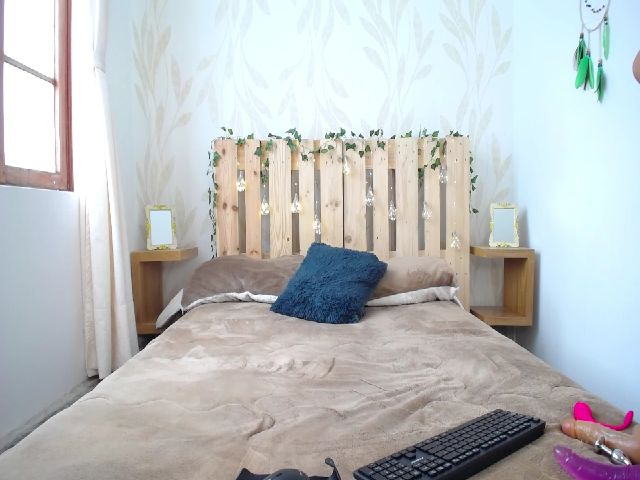 Live sex webcam photo for Sweett_t #257025215