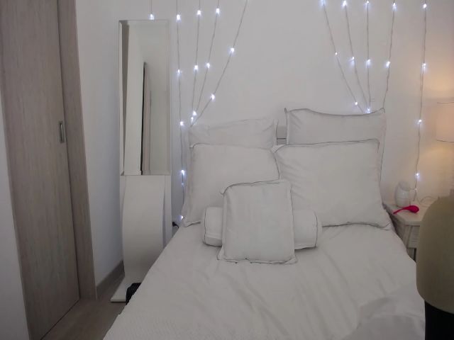 Live sex webcam photo for Marianviolet #260462904