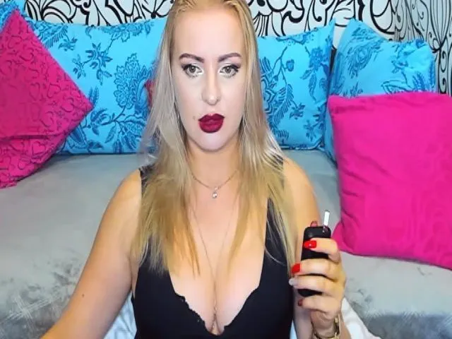 Live sex webcam photo for HotDreamHere #287878821