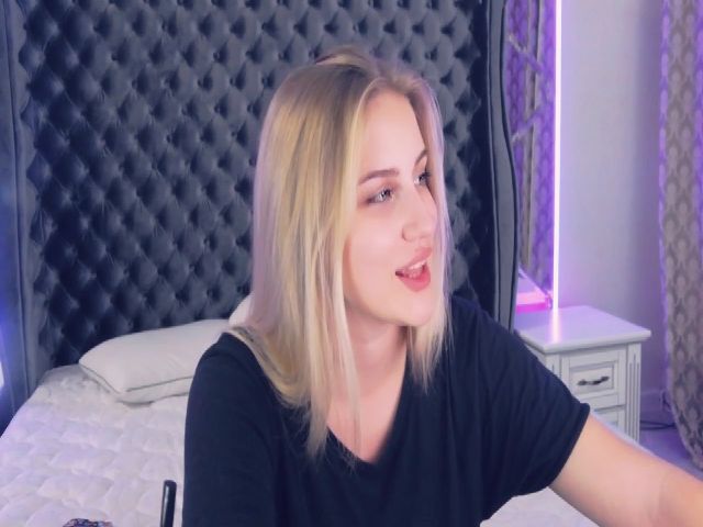 Live sex webcam photo for SantaGirll #254232432