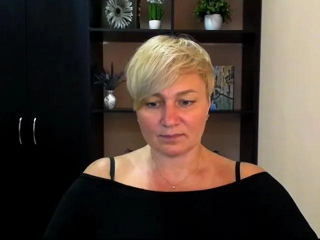 Live sex webcam photo for KailyMey #253845073