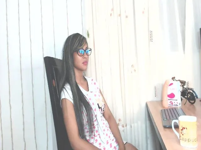 Live sex webcam photo for sophiiaaxx #262528301