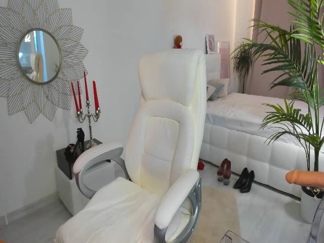 Live sex webcam photo for VictoriaKorff #252860747