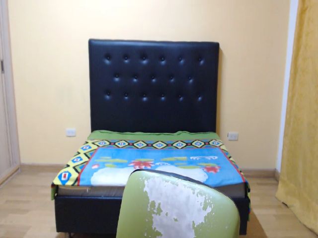 Live sex webcam photo for Aishafoxxx #263975524