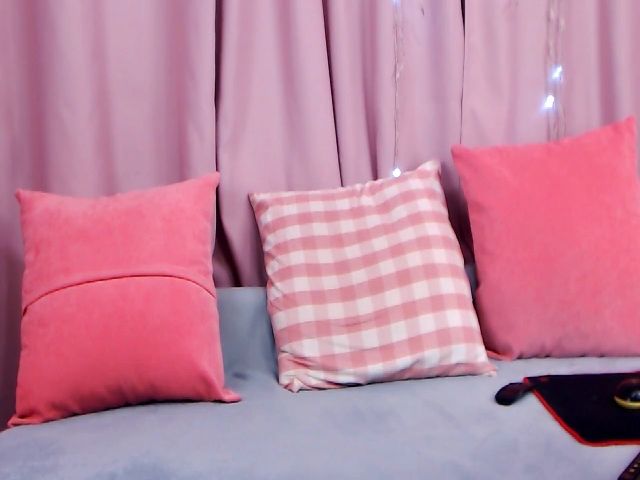 Live sex webcam photo for ArianaPetite #254990461