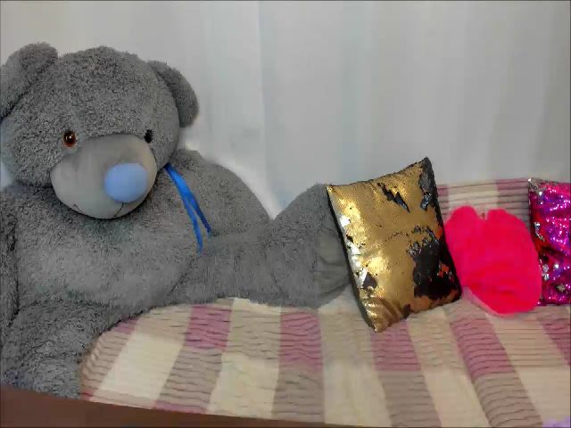 Live sex webcam photo for HelenWell #260700416