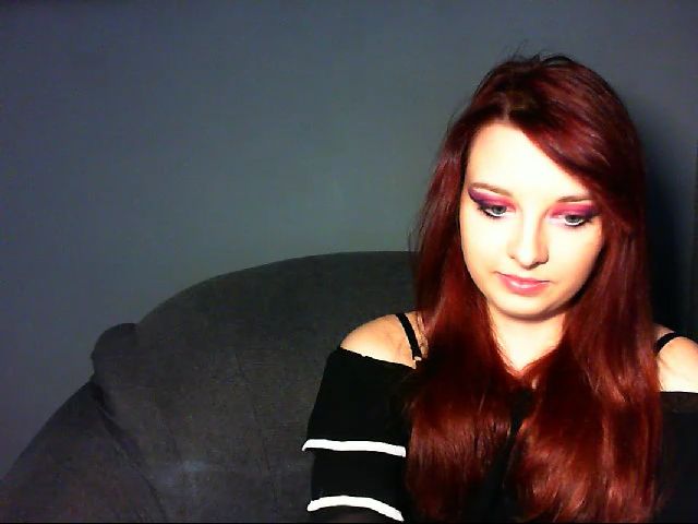 Live sex webcam photo for VirginLuna18 #261502604