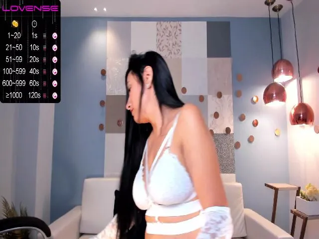 Live sex webcam photo for MaggieBrown_ #257650990