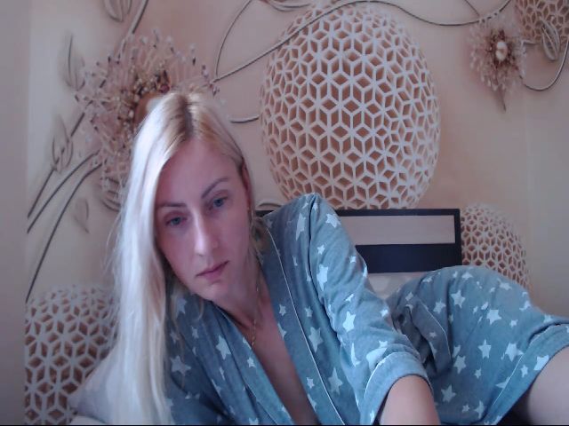 Live sex webcam photo for MeltingJulia #259892401