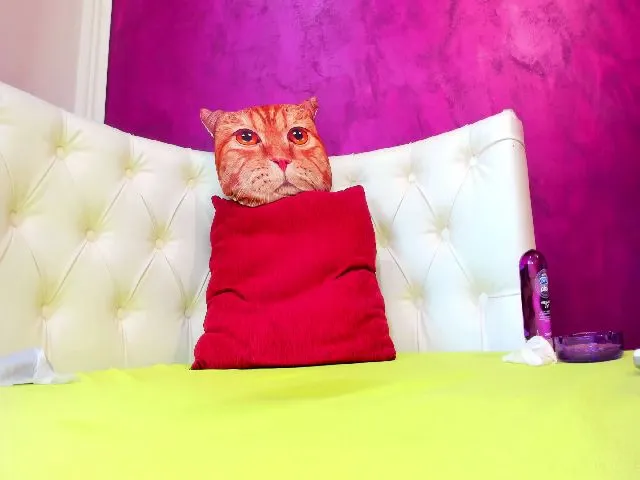 Live sex webcam photo for SonyaHailey #253015741