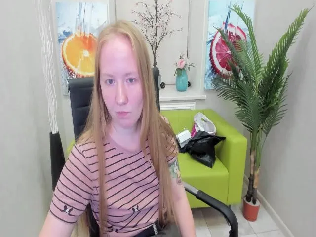 Live sex webcam photo for StunningKelly #255864143