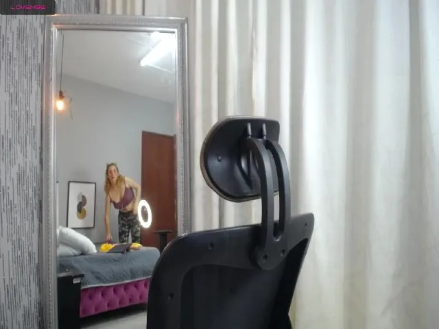 Live sex webcam photo for Charlote_Lush #265188615