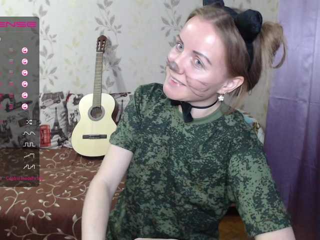 Live sex webcam photo for Alenushka888 #245752507