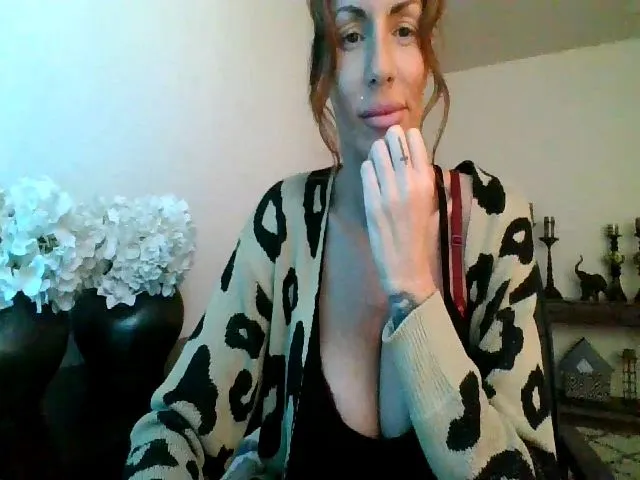 Live sex webcam photo for MissAdri #265127811