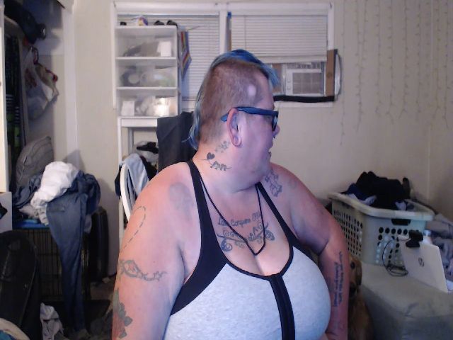 Live sex webcam photo for PunkChick420 #264060115