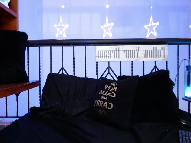 Live sex webcam photo for Yeli_Amber #261159476