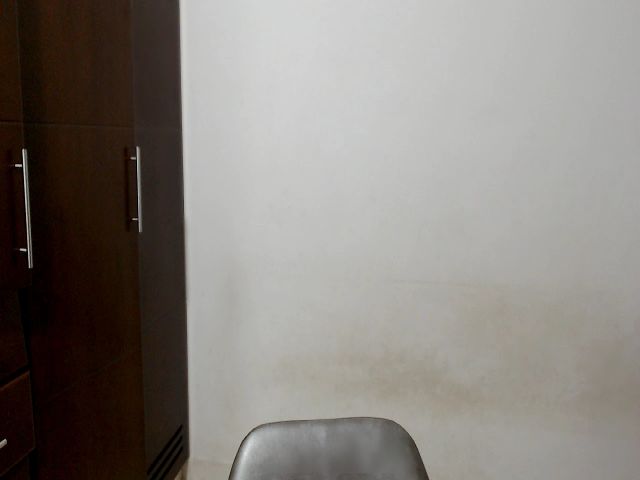 Live sex webcam photo for Angelina323 #261143773