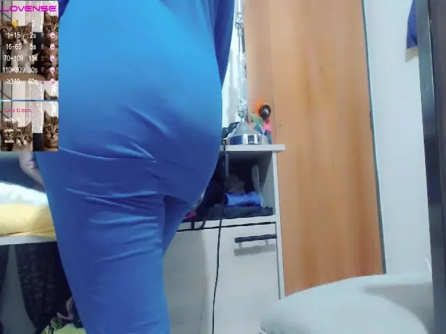 Live sex webcam photo for Meganhill_ #259571161