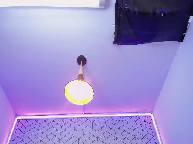 Live sex webcam photo for Lunahot48 #263807749