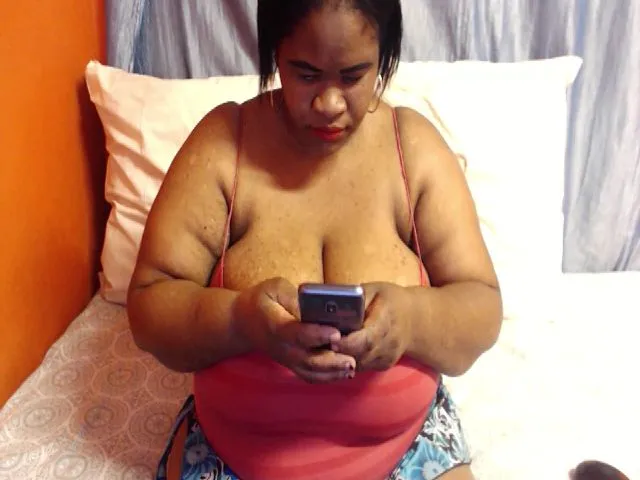 Live sex webcam photo for Sweetnozie #263010462