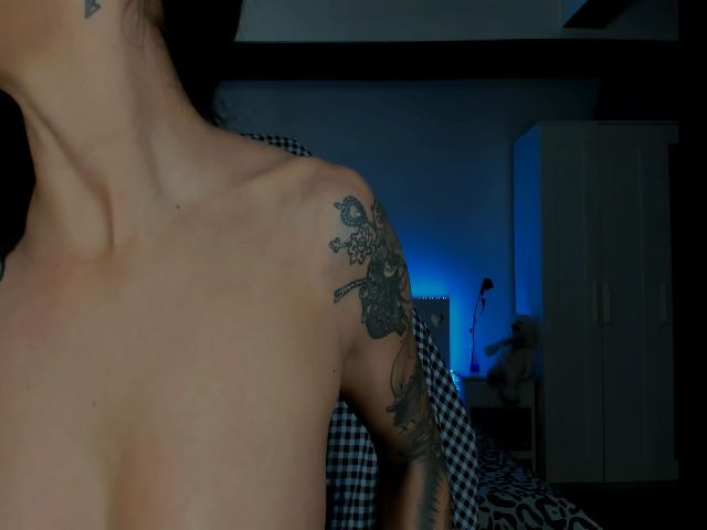 Live sex webcam photo for LilKassandra #253192650