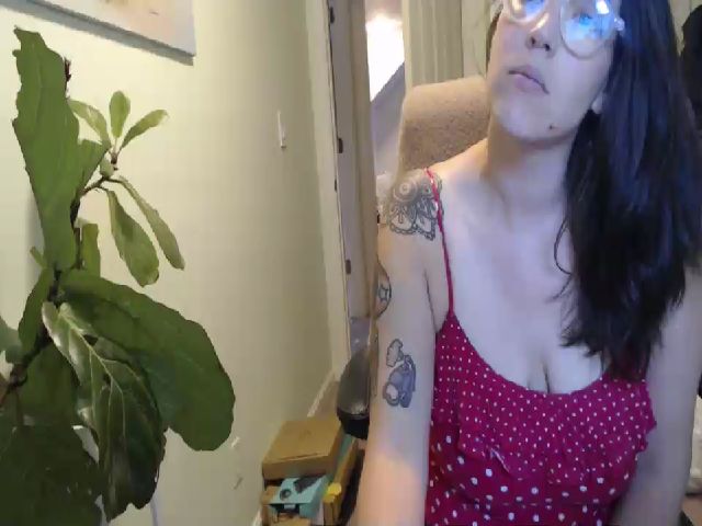 Live sex webcam photo for Prtyplz #256396177