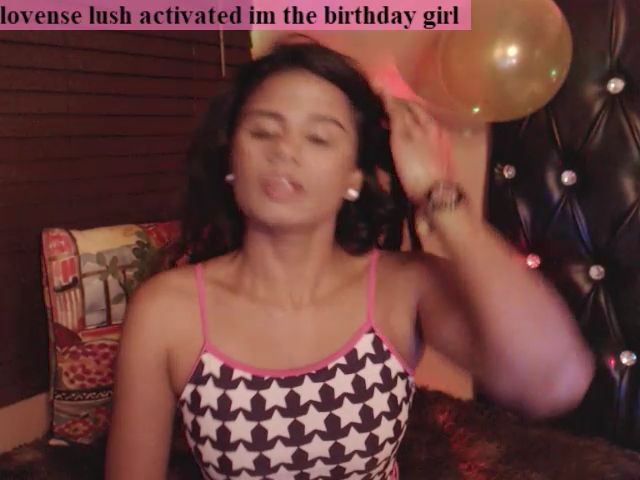 Live sex webcam photo for PARADISEQEEN #253590238