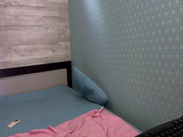 Live sex webcam photo for HugeBoobsErin #259775903