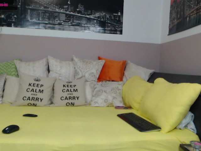 Live sex webcam photo for Roselyn25 #241339247