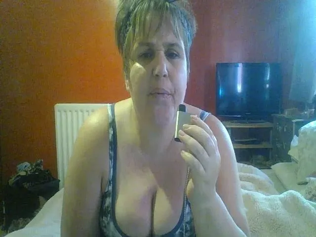 Live sex webcam photo for YUMMYMUMMY39 #260809199