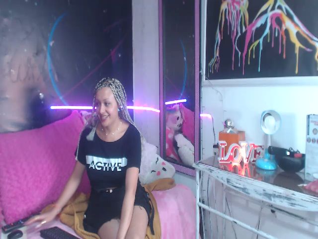 Live sex webcam photo for Emily_sweet2 #252897469