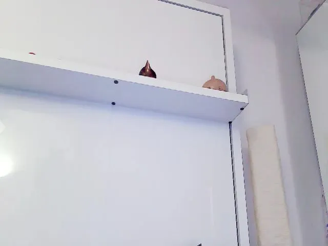Live sex webcam photo for AngieBaby_77 #259310551