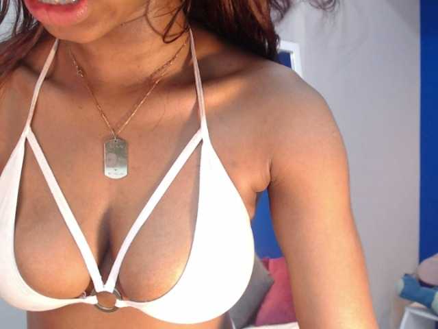 Live sex webcam photo for roxyjordan #241360312