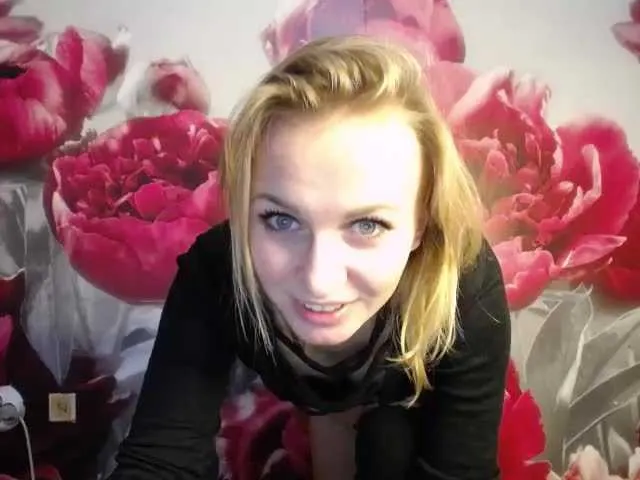Live sex webcam photo for YummyLilya #240887221