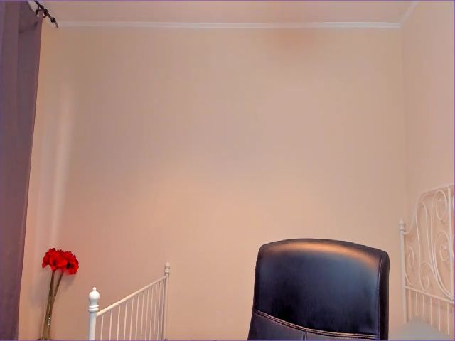 Live sex webcam photo for O1iv1a #252885917