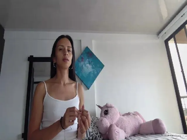 Live sex webcam photo for Aliicia #256389267