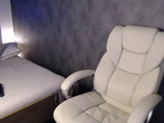 Live sex webcam photo for -EliSwan- #240758793